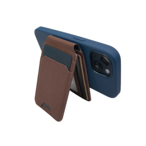 Positioning magnetic card holder without charging